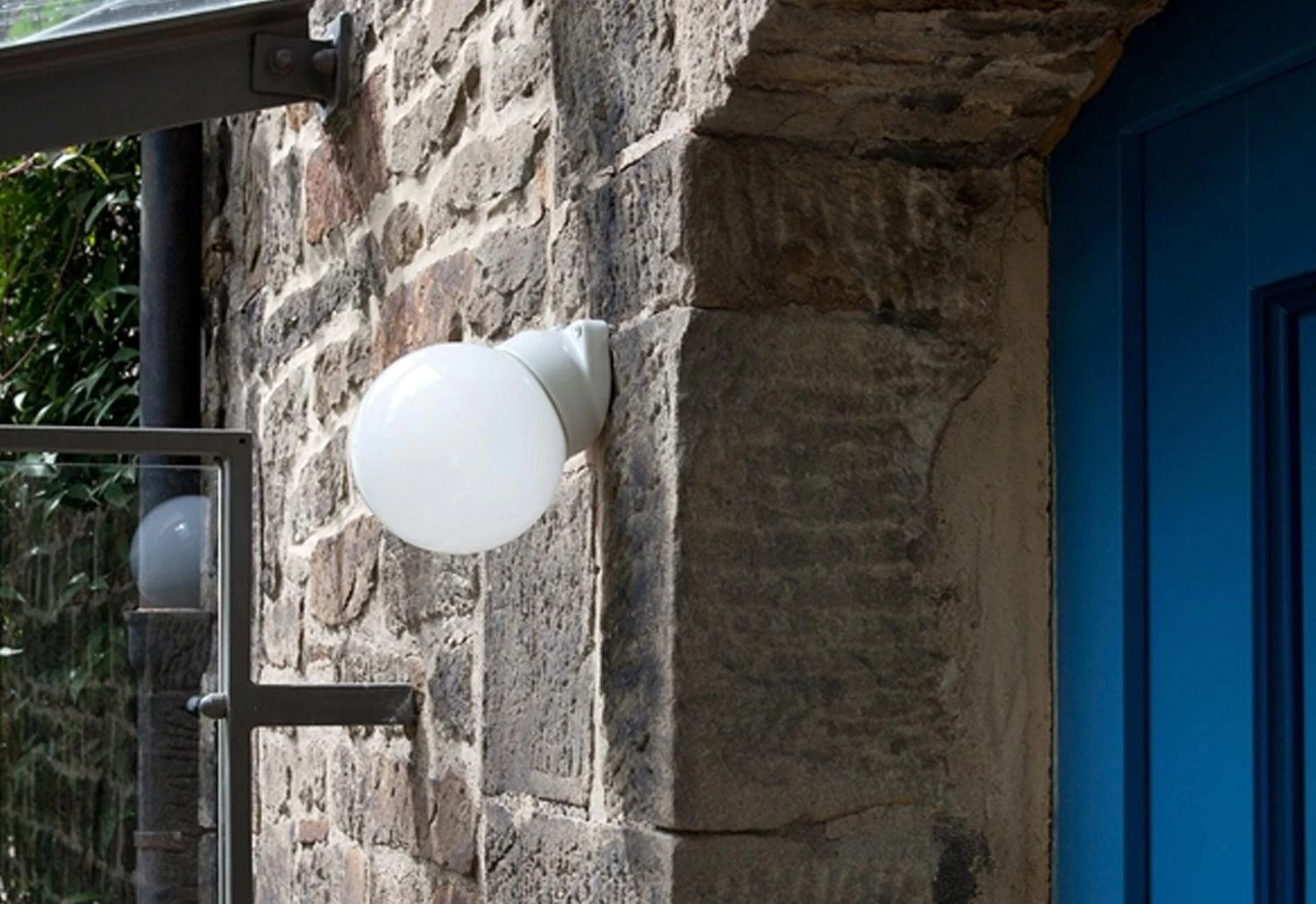 Lisilux Globe Wall Light 3 Lisilux Globe Wall Light - Image 3